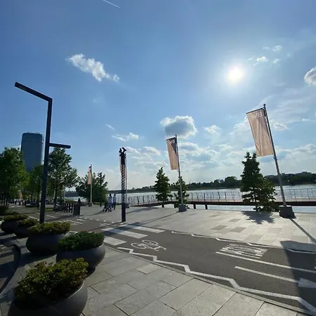 Symphony707 - Waterfront Apartment *